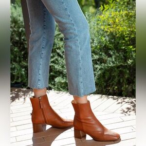 M. Gemi Cristina Boots in Saddle Leather